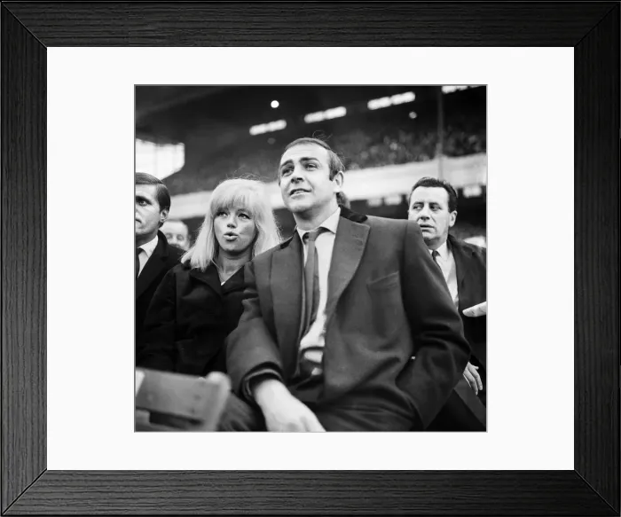 Framed Print : World heavyweight title fight between American champion Muhammad Ali