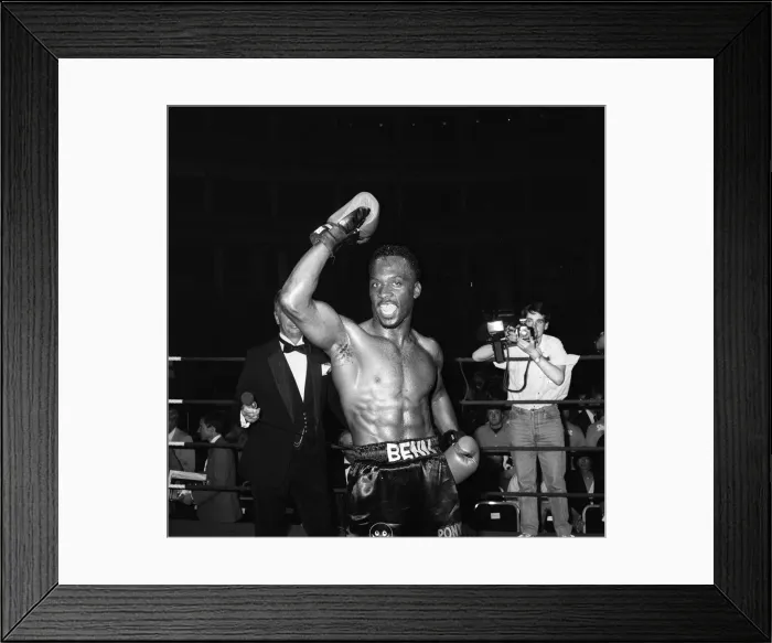 Framed Print : Nigel Benn vs Tim Williams at Royal Albert Hall London. Benn stopped his opponent