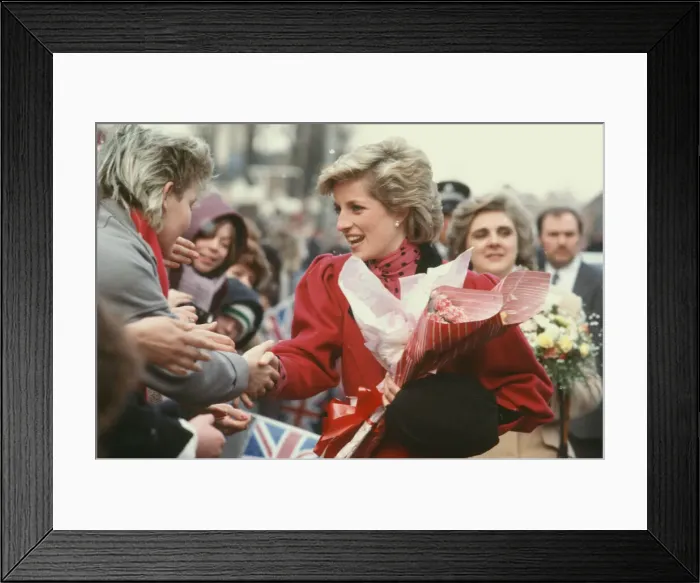 Framed Print : Princess Diana meets and greets the people of Walsall, West Midlands Framed Print : Princess Diana meets and greets the people of Walsall, West Midlands
