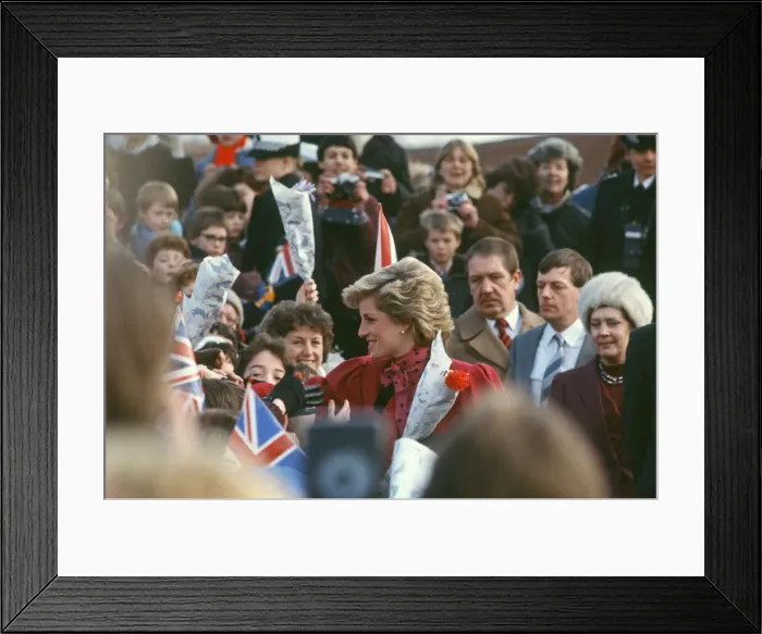 Framed Print : Princess Diana meets and greets the people of Walsall, West Midlands Framed Print : Princess Diana meets and greets the people of Walsall, West Midlands