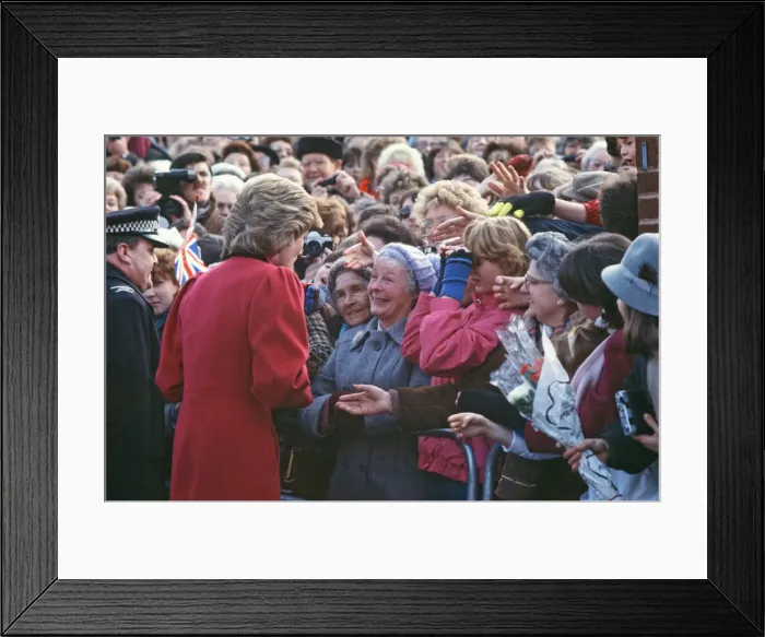 Framed Print : Princess Diana meets and greets the people of Walsall, West Midlands Framed Print : Princess Diana meets and greets the people of Walsall, West Midlands