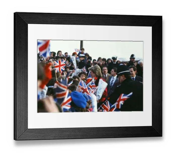 Framed Print : Princess Diana meets and greets the people of Walsall, West Midlands Framed Print : Princess Diana meets and greets the people of Walsall, West Midlands