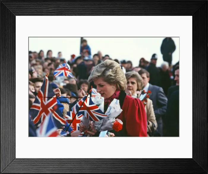 Framed Print : Princess Diana meets and greets the people of Walsall, West Midlands Framed Print : Princess Diana meets and greets the people of Walsall, West Midlands