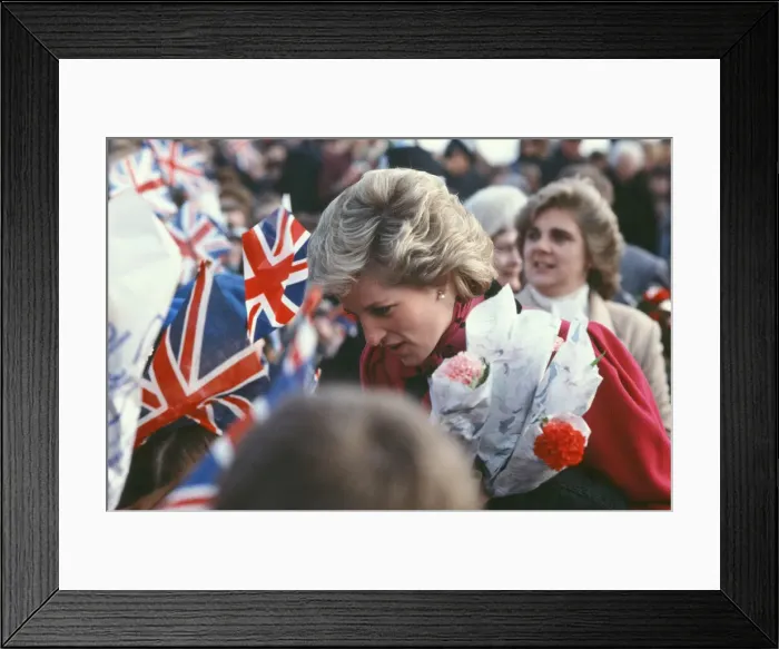 Framed Print : Princess Diana meets and greets the people of Walsall, West Midlands Framed Print : Princess Diana meets and greets the people of Walsall, West Midlands