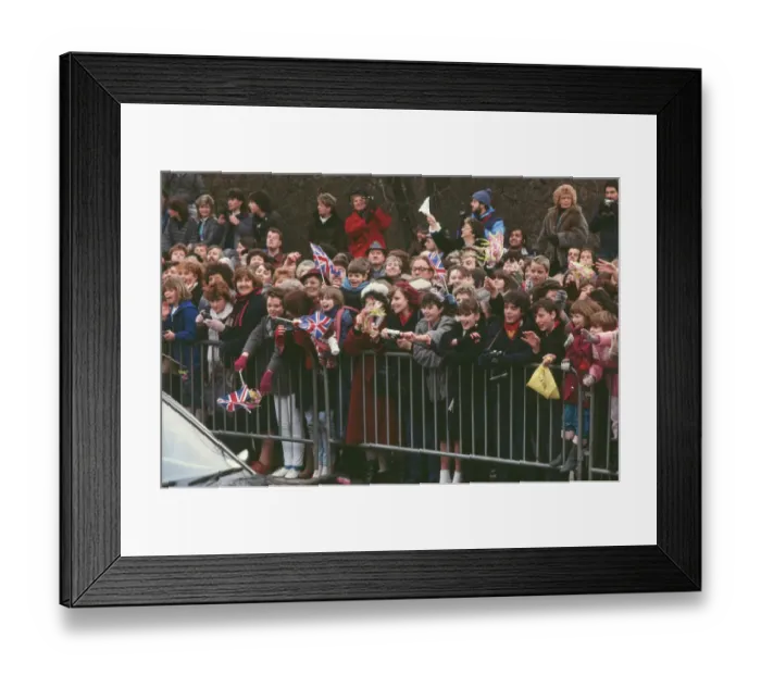Framed Print : Crowds of well-wishers wait patiently for the arrival of Princess Diana
