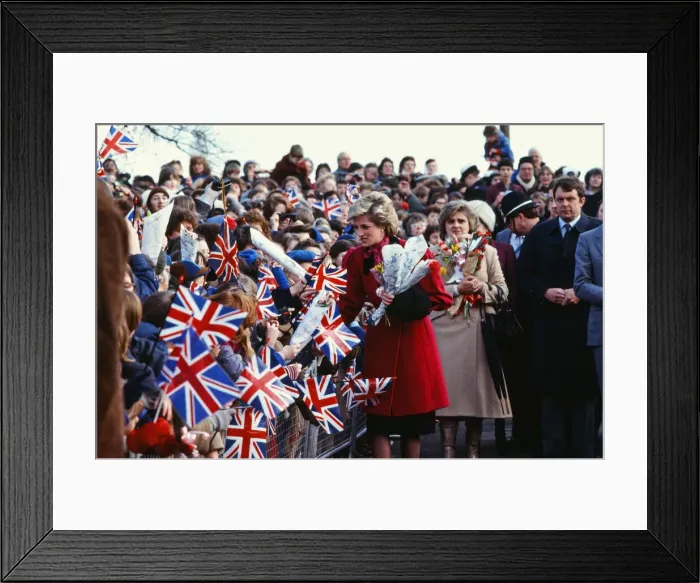 Framed Print : Princess Diana meets and greets the people of Walsall, West Midlands Framed Print : Princess Diana meets and greets the people of Walsall, West Midlands
