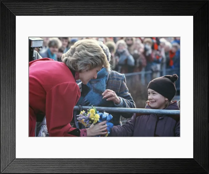 Framed Print : Princess Diana meets and greets the people of Walsall, West Midlands Framed Print : Princess Diana meets and greets the people of Walsall, West Midlands