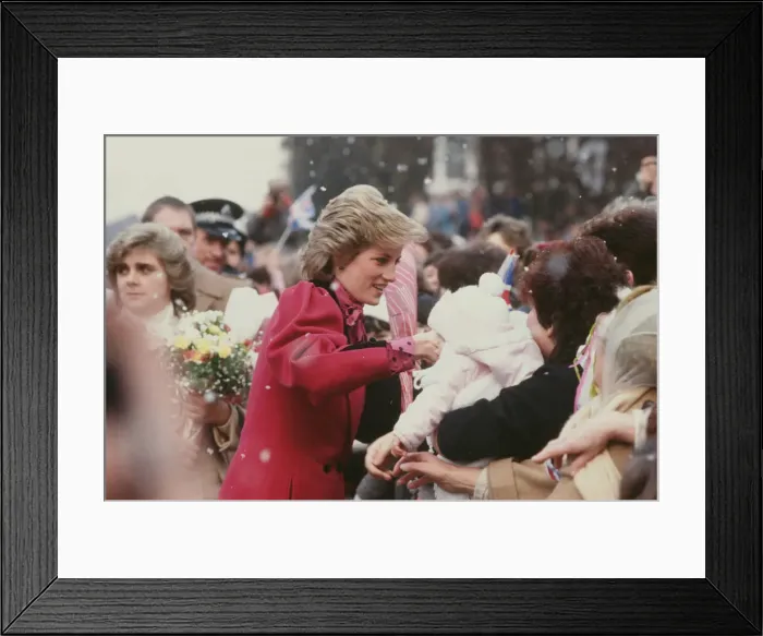 Framed Print : Princess Diana meets and greets the people of Walsall, West Midlands Framed Print : Princess Diana meets and greets the people of Walsall, West Midlands