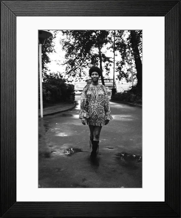Framed Print : Aretha Franklin pictured in London, in the summer of 1970 Framed Print : Aretha Franklin pictured in London, in the summer of 1970