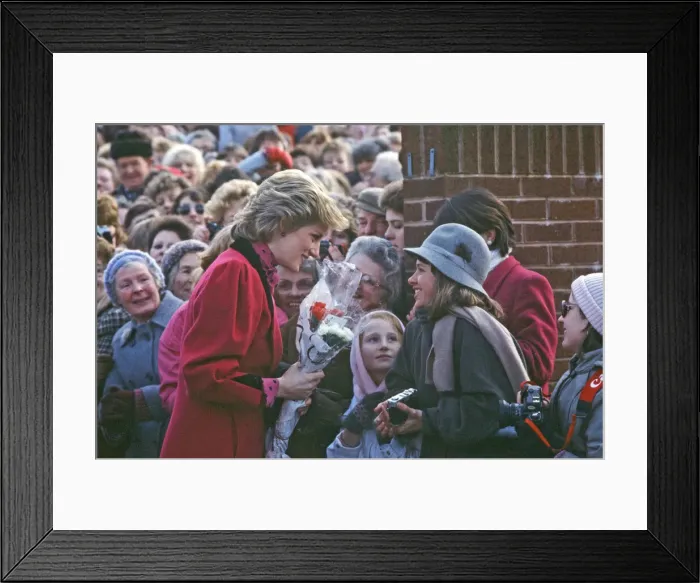 Framed Print : Princess Diana meets and greets the people of Walsall, West Midlands Framed Print : Princess Diana meets and greets the people of Walsall, West Midlands