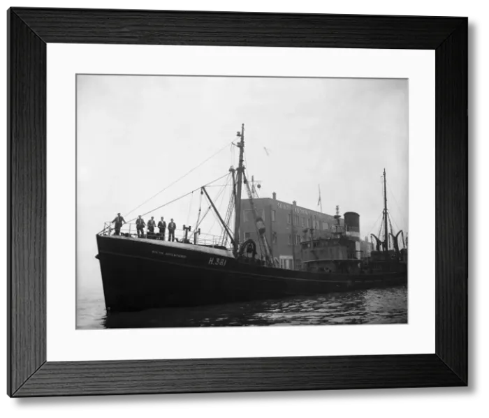 Framed Print : The Boyd Line Fleet sidewinder trawler Arctic Adventurer seen here leaving the St Andrews Framed Print : The Boyd Line Fleet sidewinder trawler Arctic Adventurer seen here leaving the St Andrews