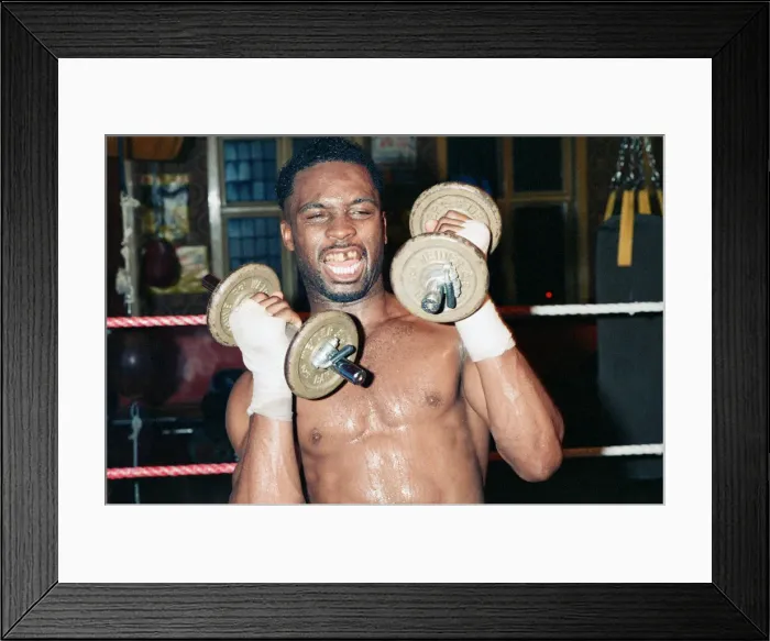 Framed Print : Nigel Benn training in the gym ahead of his next fight with American Greg Taylor Framed Print : Nigel Benn training in the gym ahead of his next fight with American Greg Taylor