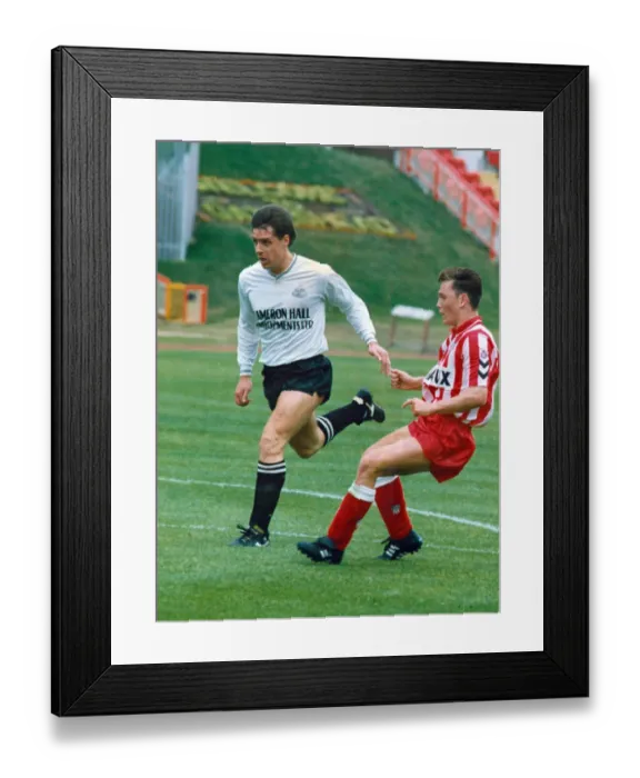 Framed Print : Footballer Derek Bell of Gateshead FC. 29th August 1992