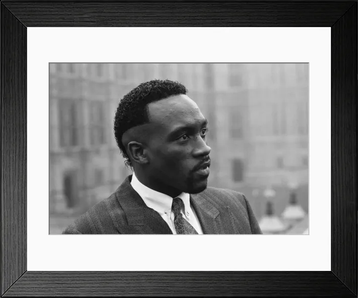 Framed Print : Middleweight boxer Nigel Benn on a photo shoot ahead of his upcoming fight with Ian Framed Print : Middleweight boxer Nigel Benn on a photo shoot ahead of his upcoming fight with Ian