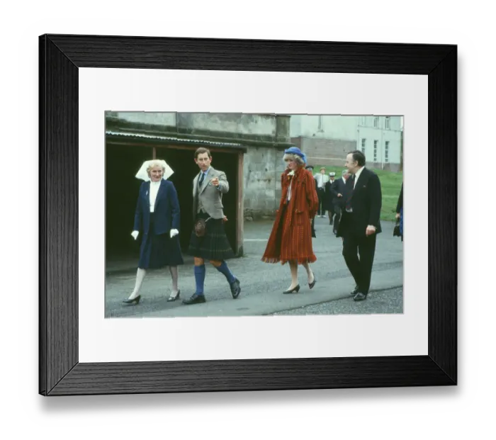 Framed Print : Princess Diana visiting Princess Louise Scottish Hospital for Limbless Sailors & Soldiers