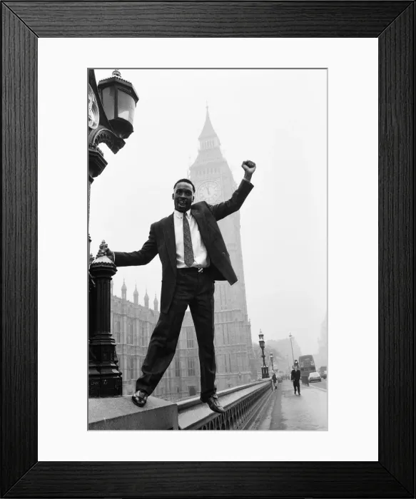 Framed Print : Middleweight boxer Nigel Benn on a photo shoot ahead of his upcoming fight with Ian Framed Print : Middleweight boxer Nigel Benn on a photo shoot ahead of his upcoming fight with Ian