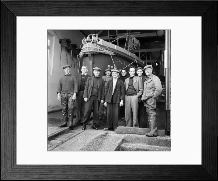 Framed Print : Great Yarmouth and Gorleston Lifeboat crew. 6th November 1959 Framed Print : Great Yarmouth and Gorleston Lifeboat crew. 6th November 1959