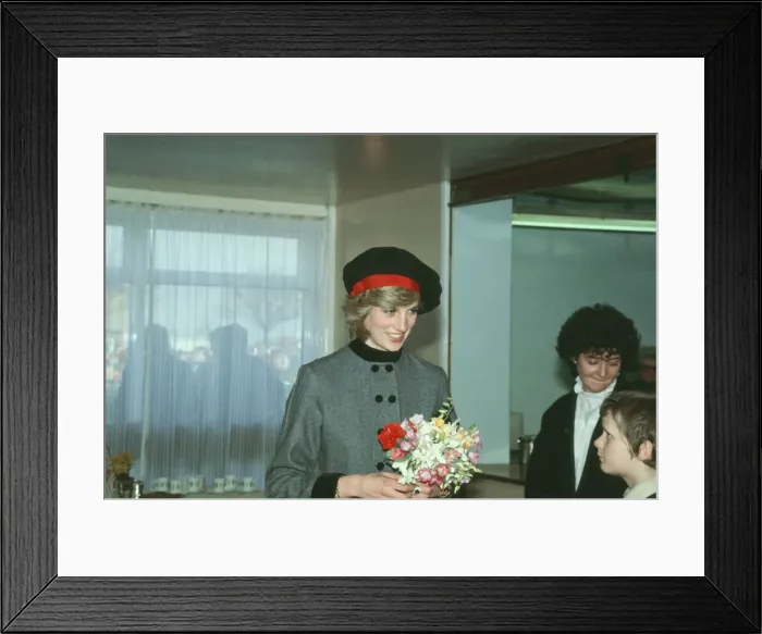 Framed Print : Princess Diana visits the people of Craigoyston Community Centre, Muirhouse Framed Print : Princess Diana visits the people of Craigoyston Community Centre, Muirhouse