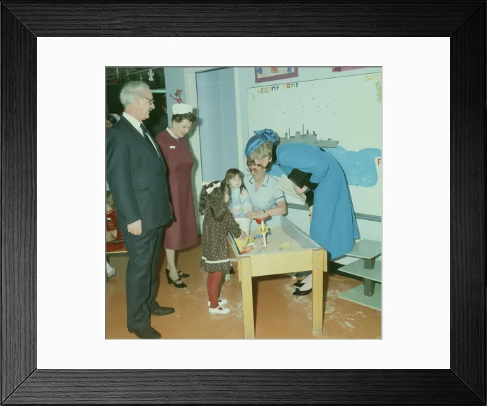 Framed Print : Princess Diana visits the people of Easterhouse in Glasgow. Scotland Framed Print : Princess Diana visits the people of Easterhouse in Glasgow. Scotland
