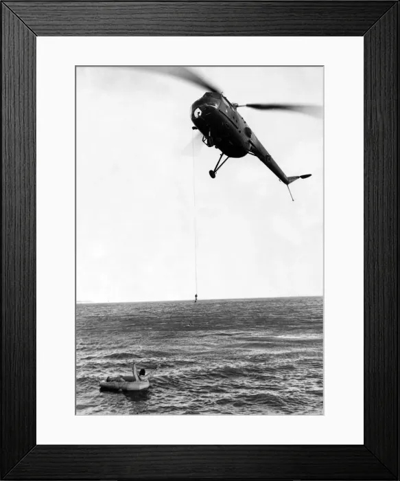 Framed Print : A Bristol Sycamore HR14 helicopter and crew of 275 Search and Rescue Squadron, Leconfield Framed Print : A Bristol Sycamore HR14 helicopter and crew of 275 Search and Rescue Squadron, Leconfield