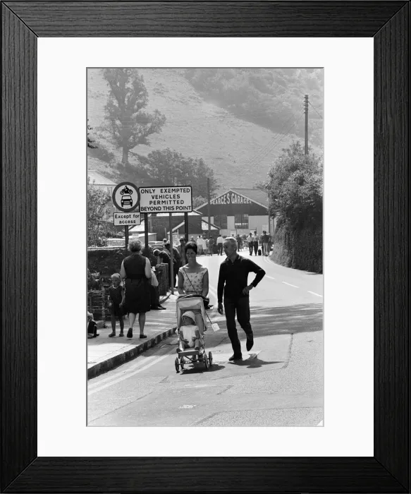 Framed Print : General scenes in Polperro, Cornwall. 13th July 1967 Framed Print : General scenes in Polperro, Cornwall. 13th July 1967