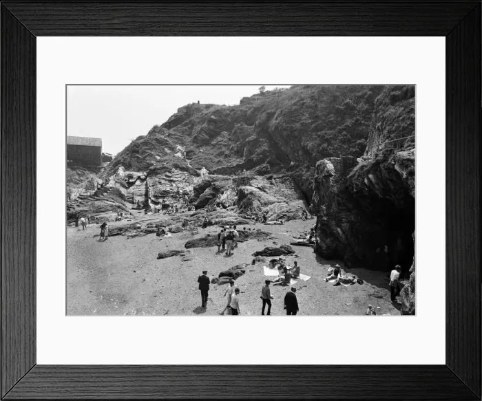 Framed Print : General scenes in Polperro, Cornwall. 13th July 1967 Framed Print : General scenes in Polperro, Cornwall. 13th July 1967