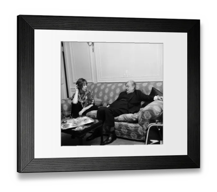 Framed Print : Quintin Hogg MP in conversation with film star Shirley MacLaine at the Savoy Hotel