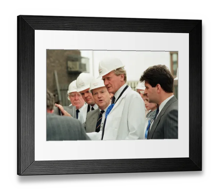 Framed Print : MP Michael Heseltine visiting Bootle, Merseyside. 13th May 1990 Framed Print : MP Michael Heseltine visiting Bootle, Merseyside. 13th May 1990