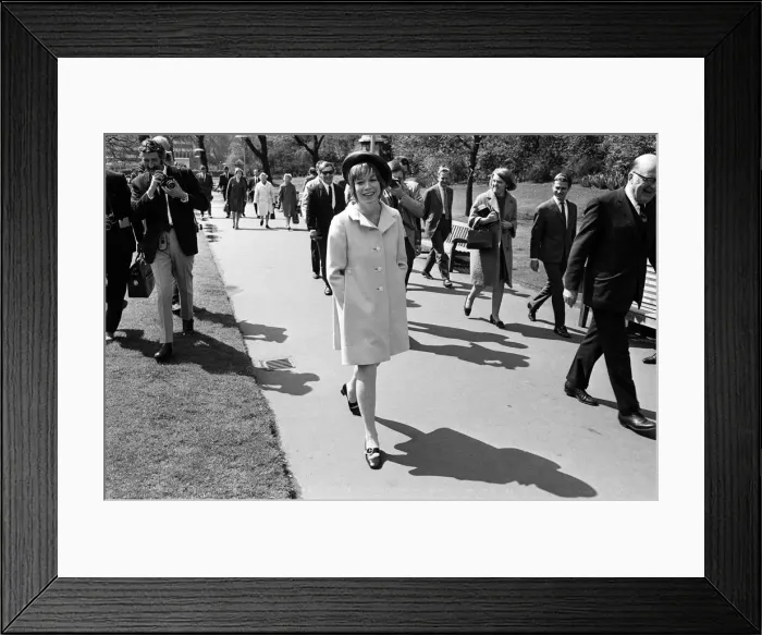 Framed Print : Sweet Charity star Shirley MacLaine is in London for a short stay Framed Print : Sweet Charity star Shirley MacLaine is in London for a short stay