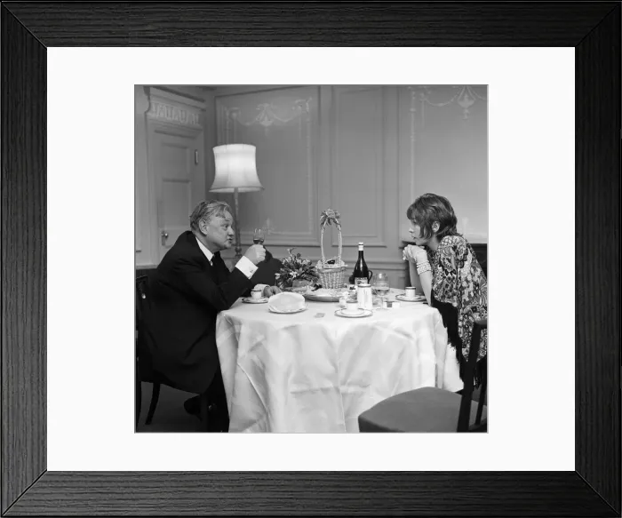 Framed Print : Quintin Hogg MP in conversation with film star Shirley MacLaine at the Savoy Hotel Framed Print : Quintin Hogg MP in conversation with film star Shirley MacLaine at the Savoy Hotel