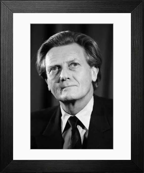 Framed Print : Michael Heseltine, giving a press conference following his resignation as Minister for Framed Print : Michael Heseltine, giving a press conference following his resignation as Minister for