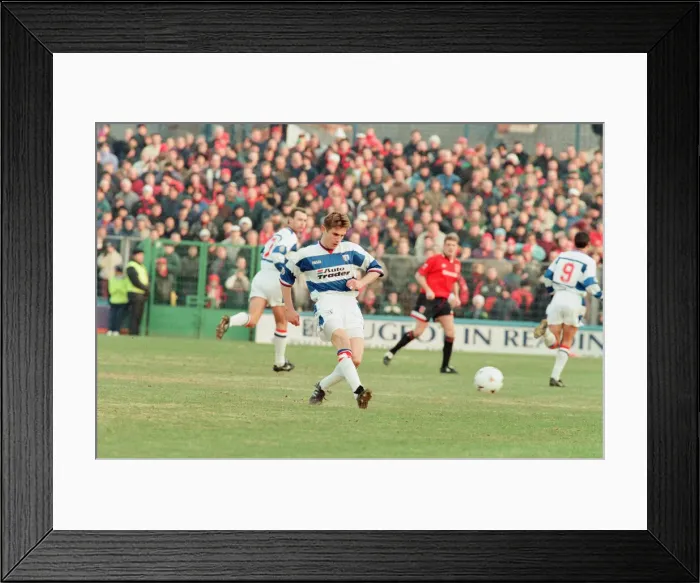 Framed Print : Reading 0-3 Manchester United, FA Cup 4th Round match at Elm Park Framed Print : Reading 0-3 Manchester United, FA Cup 4th Round match at Elm Park