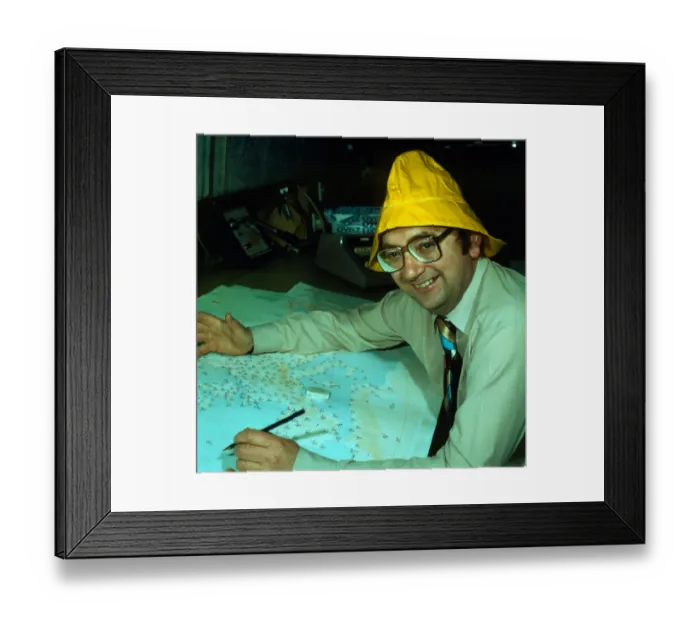Framed Print : Ian McCaskill Scottish weatherman May 1984 Framed Print : Ian McCaskill Scottish weatherman May 1984