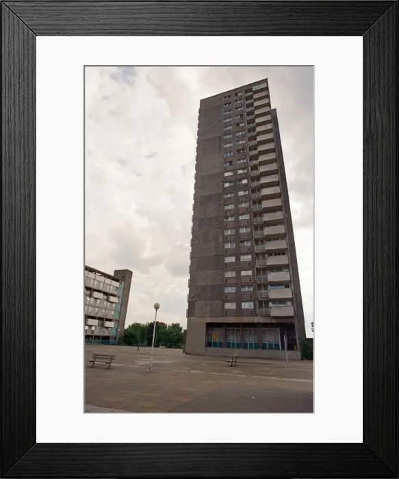 Framed Print : General views of a council estate in Walthamstow, London. 21st July 1992 Framed Print : General views of a council estate in Walthamstow, London. 21st July 1992