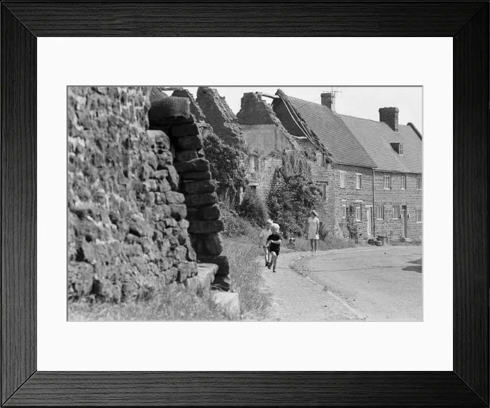 Framed Print : Shutford Village, Oxfordshire. 14th July 1969 Framed Print : Shutford Village, Oxfordshire. 14th July 1969