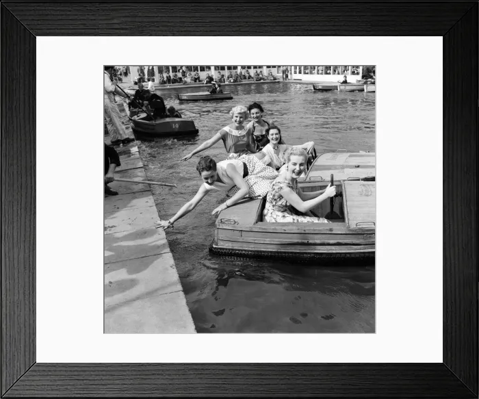 Framed Print : Rehearsals at the speed boat pool Battersea pleasure gardens for the TV broadcast of