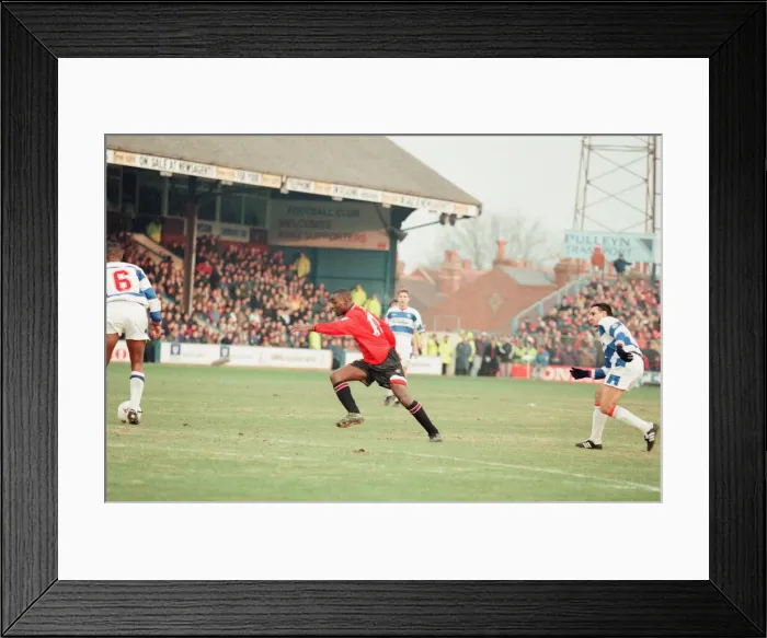 Framed Print : Reading 0-3 Manchester United, FA Cup 4th Round match at Elm Park Framed Print : Reading 0-3 Manchester United, FA Cup 4th Round match at Elm Park