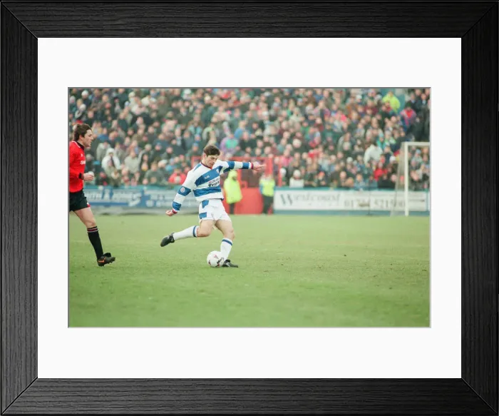 Framed Print : Reading 0-3 Manchester United, FA Cup 4th Round match at Elm Park Framed Print : Reading 0-3 Manchester United, FA Cup 4th Round match at Elm Park