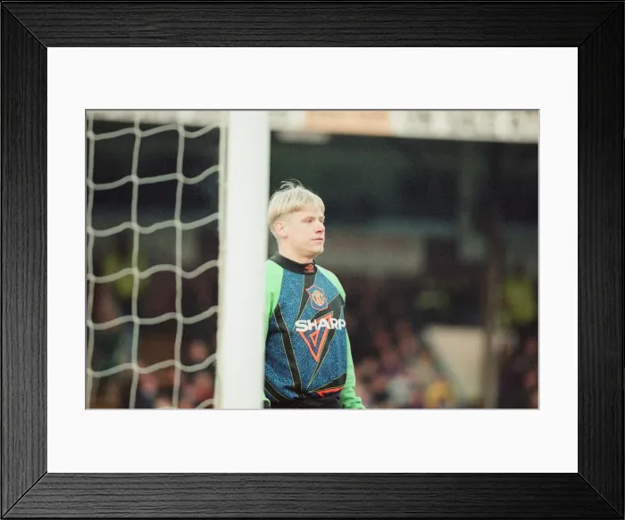 Framed Print : Reading 0-3 Manchester United, FA Cup 4th Round match at Elm Park Framed Print : Reading 0-3 Manchester United, FA Cup 4th Round match at Elm Park