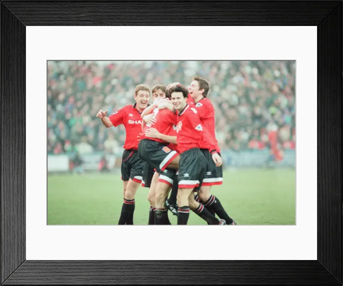 Framed Print : Reading 0-3 Manchester United, FA Cup 4th Round match at Elm Park Framed Print : Reading 0-3 Manchester United, FA Cup 4th Round match at Elm Park