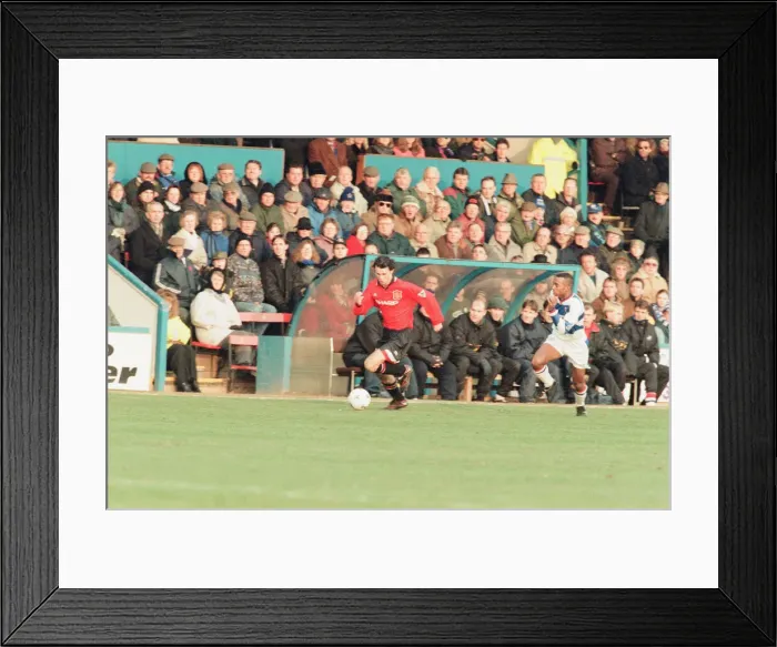Framed Print : Reading 0-3 Manchester United, FA Cup 4th Round match at Elm Park Framed Print : Reading 0-3 Manchester United, FA Cup 4th Round match at Elm Park