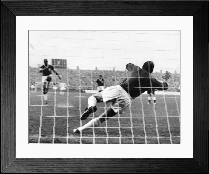 Framed Print : English League Division One match at Maine Road. Manchester City 2 v Liverpool 2