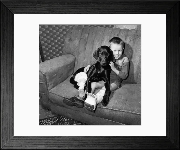 Framed Print : Two pals in the same fix - Barry Blackwood, aged 5, of Woolston Framed Print : Two pals in the same fix - Barry Blackwood, aged 5, of Woolston