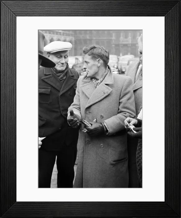 Framed Print : Market scenes in the Grand Place, the central square, Brussels, Belgium. 28th March 1955 Framed Print : Market scenes in the Grand Place, the central square, Brussels, Belgium. 28th March 1955