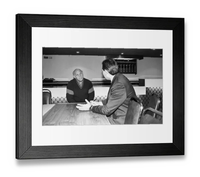 Framed Print : Liverpool caretaker manager Ronnie Moran gives the team news to Echo sports writer Nic