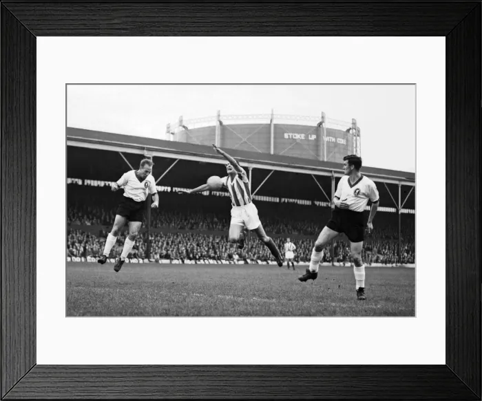 Framed Print : English League Division One match at the Victoria Ground Framed Print : English League Division One match at the Victoria Ground