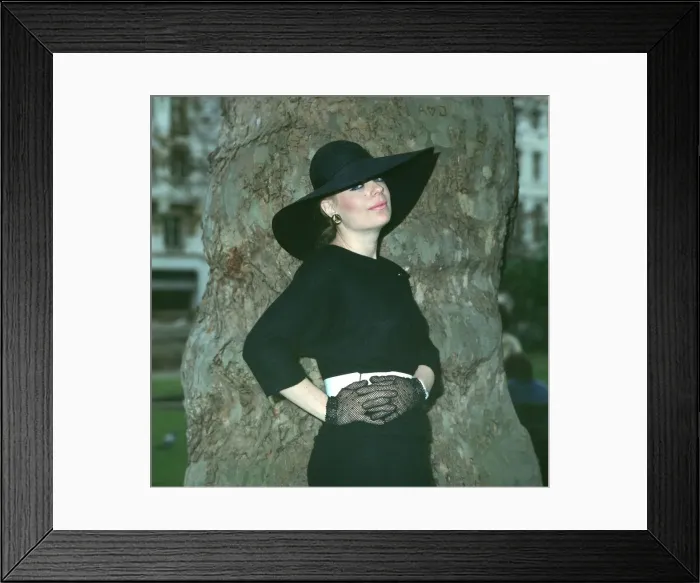 Framed Print : Mari Wilson, singer pictured circa 1983. (full name Mari Macmillan Ramsay Wilson Framed Print : Mari Wilson, singer pictured circa 1983. (full name Mari Macmillan Ramsay Wilson