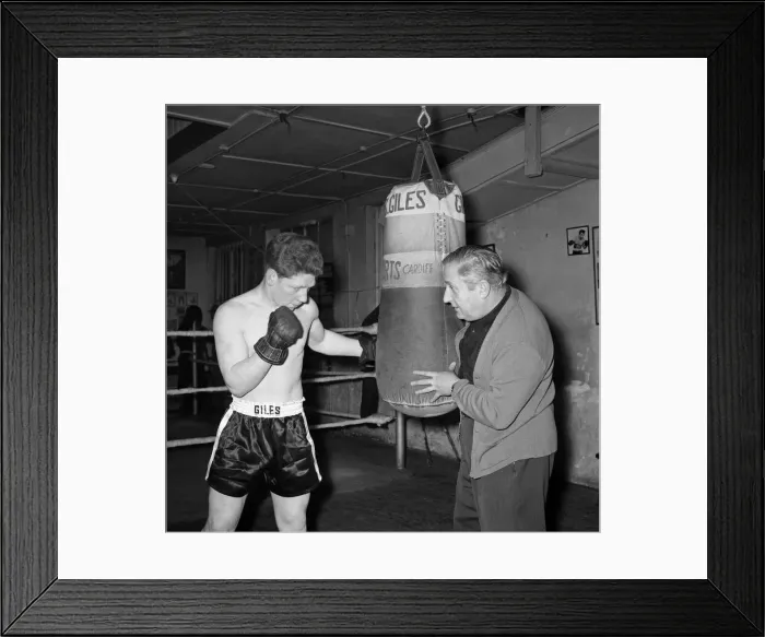 Framed Print : Boxer Dennis Pleace in training. 18th April 1962