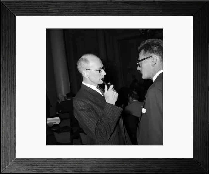 Framed Print : Lord Wolfenden (centre) meets members of the press at the Waldorf Hotel for discussions