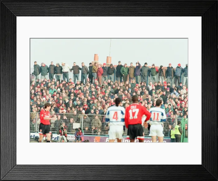 Framed Print : Reading 0-3 Manchester United, FA Cup 4th Round match at Elm Park Framed Print : Reading 0-3 Manchester United, FA Cup 4th Round match at Elm Park